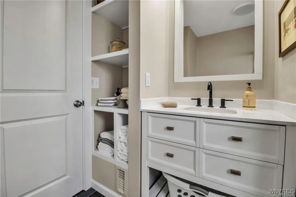 80 Innes Road, West Seneca, New York 14224, West Seneca, New York 14224, 2 Bedrooms Bedrooms, 9 Rooms Rooms,1 BathroomBathrooms,Residential,For Sale,80 Innes Road, West Seneca, New York 14224,B1626528