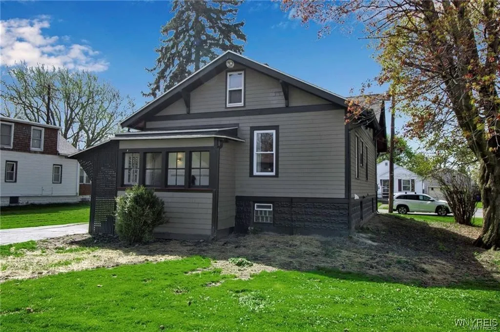 80 Innes Road, West Seneca, New York 14224, West Seneca, New York 14224, 2 Bedrooms Bedrooms, 9 Rooms Rooms,1 BathroomBathrooms,Residential,For Sale,80 Innes Road, West Seneca, New York 14224,B1626528