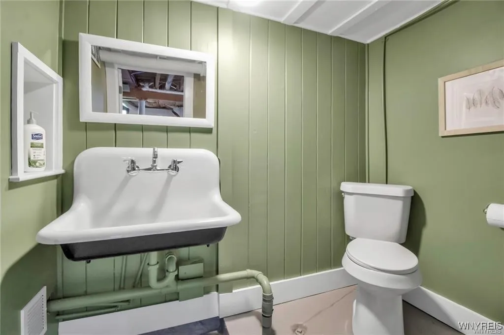80 Innes Road, West Seneca, New York 14224, West Seneca, New York 14224, 2 Bedrooms Bedrooms, 9 Rooms Rooms,1 BathroomBathrooms,Residential,For Sale,80 Innes Road, West Seneca, New York 14224,B1626528