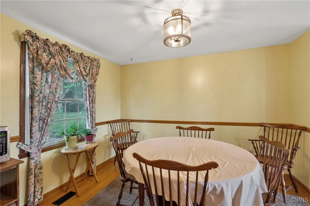 4010 Oldwyck Circle, Onondaga, New York 13215, Onondaga, New York 13215, 3 Bedrooms Bedrooms, 10 Rooms Rooms,3 BathroomsBathrooms,Residential,Closed,4010 Oldwyck Circle, Onondaga, New York 13215,0,S1626609
