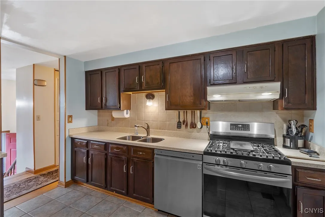 4010 Oldwyck Circle, Onondaga, New York 13215, Onondaga, New York 13215, 3 Bedrooms Bedrooms, 10 Rooms Rooms,3 BathroomsBathrooms,Residential,Closed,4010 Oldwyck Circle, Onondaga, New York 13215,0,S1626609