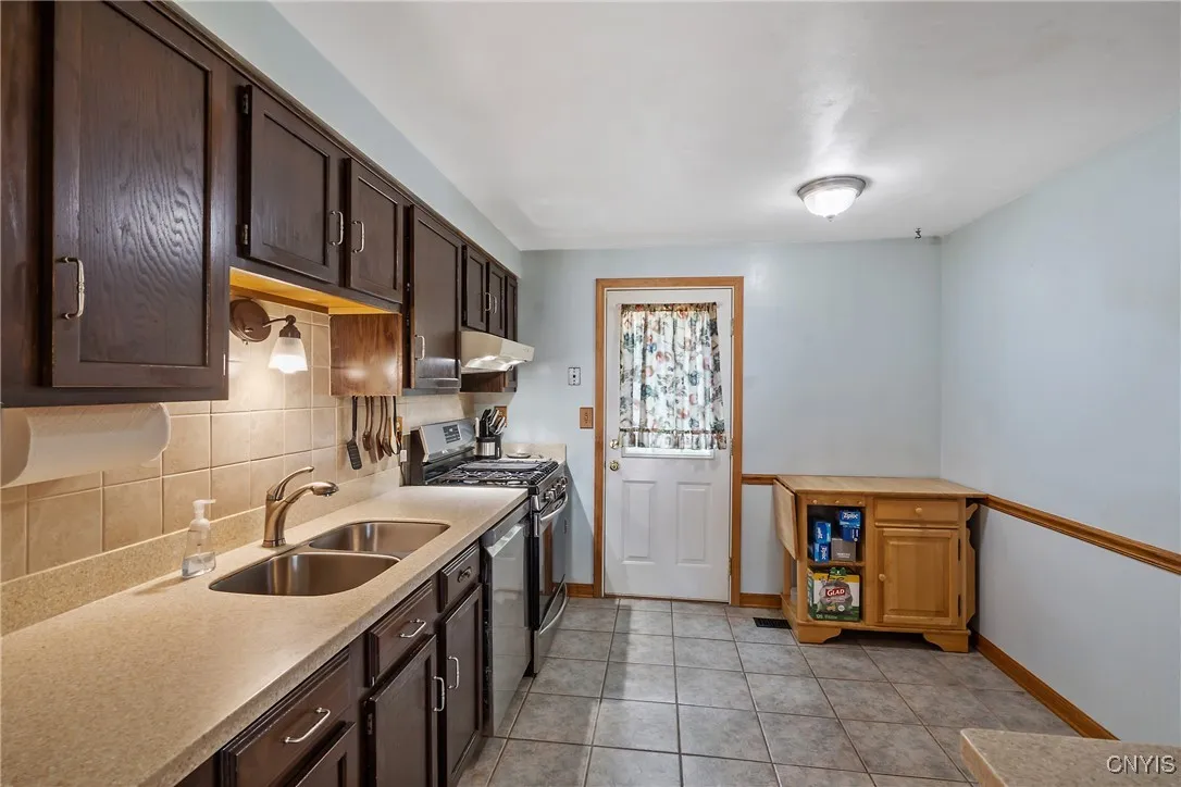 4010 Oldwyck Circle, Onondaga, New York 13215, Onondaga, New York 13215, 3 Bedrooms Bedrooms, 10 Rooms Rooms,3 BathroomsBathrooms,Residential,Closed,4010 Oldwyck Circle, Onondaga, New York 13215,0,S1626609