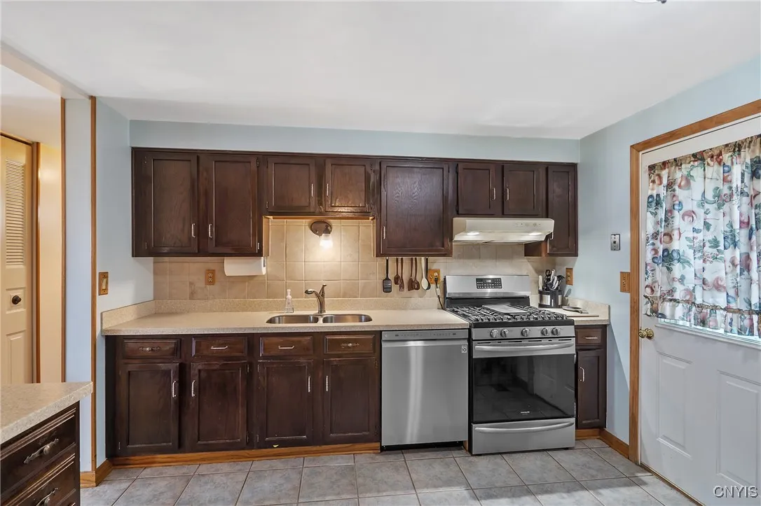 4010 Oldwyck Circle, Onondaga, New York 13215, Onondaga, New York 13215, 3 Bedrooms Bedrooms, 10 Rooms Rooms,3 BathroomsBathrooms,Residential,Closed,4010 Oldwyck Circle, Onondaga, New York 13215,0,S1626609