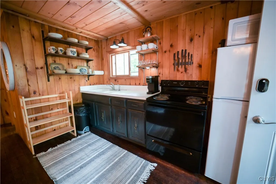 4096 Lakeview Road, Forestport, New York 13338, Forestport, New York 13338, 2 Bedrooms Bedrooms, 2 Rooms Rooms,1 BathroomBathrooms,Residential,Closed,4096 Lakeview Road, Forestport, New York 13338,0,S1626652