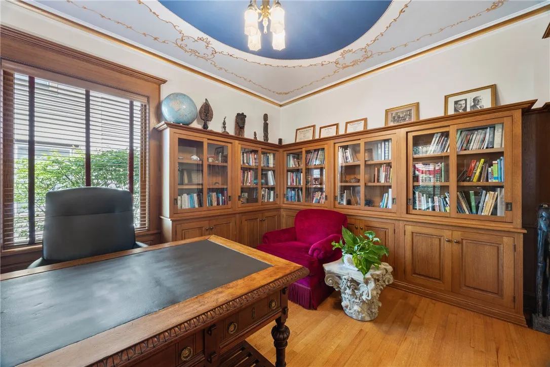 Office built in book cases