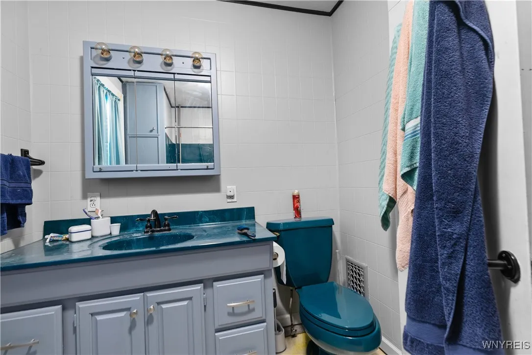 6 1st Street, Whitestown, New York 13492, Whitestown, New York 13492, 3 Bedrooms Bedrooms, 8 Rooms Rooms,1 BathroomBathrooms,Residential,Closed,6 1st Street, Whitestown, New York 13492,0,B1625690