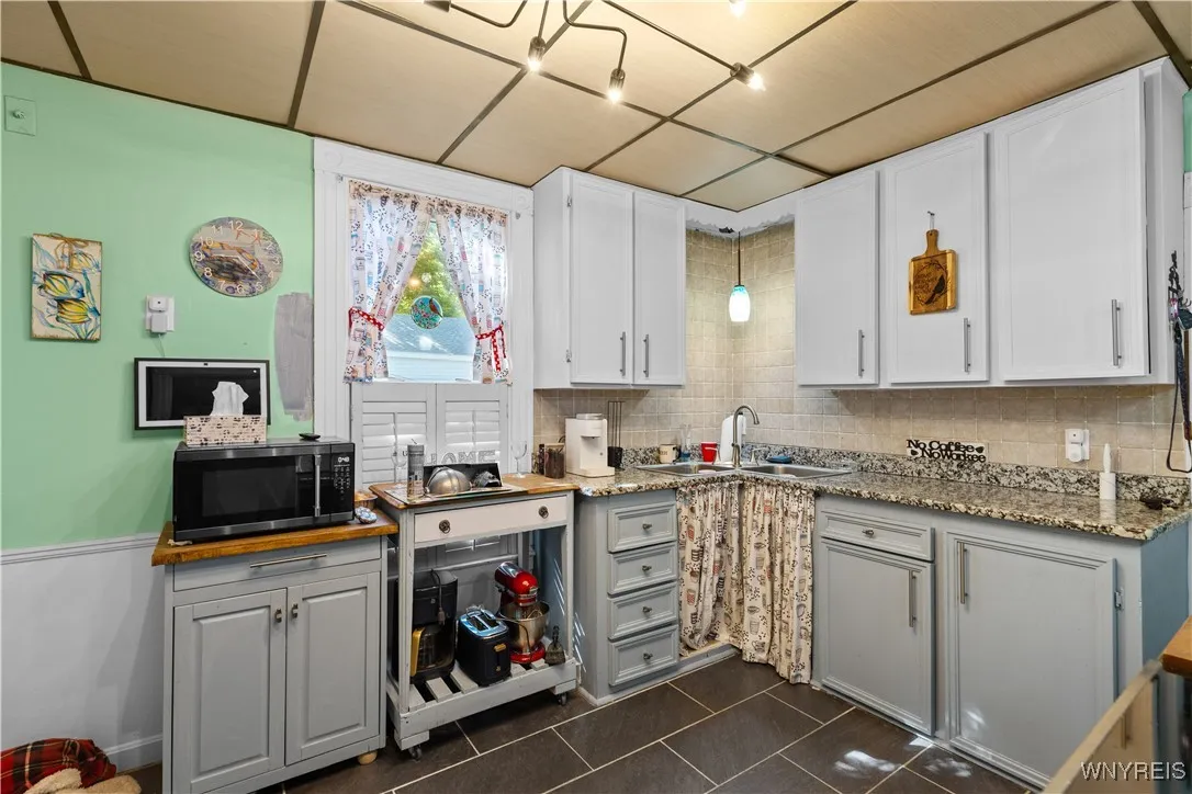 6 1st Street, Whitestown, New York 13492, Whitestown, New York 13492, 3 Bedrooms Bedrooms, 8 Rooms Rooms,1 BathroomBathrooms,Residential,Closed,6 1st Street, Whitestown, New York 13492,0,B1625690