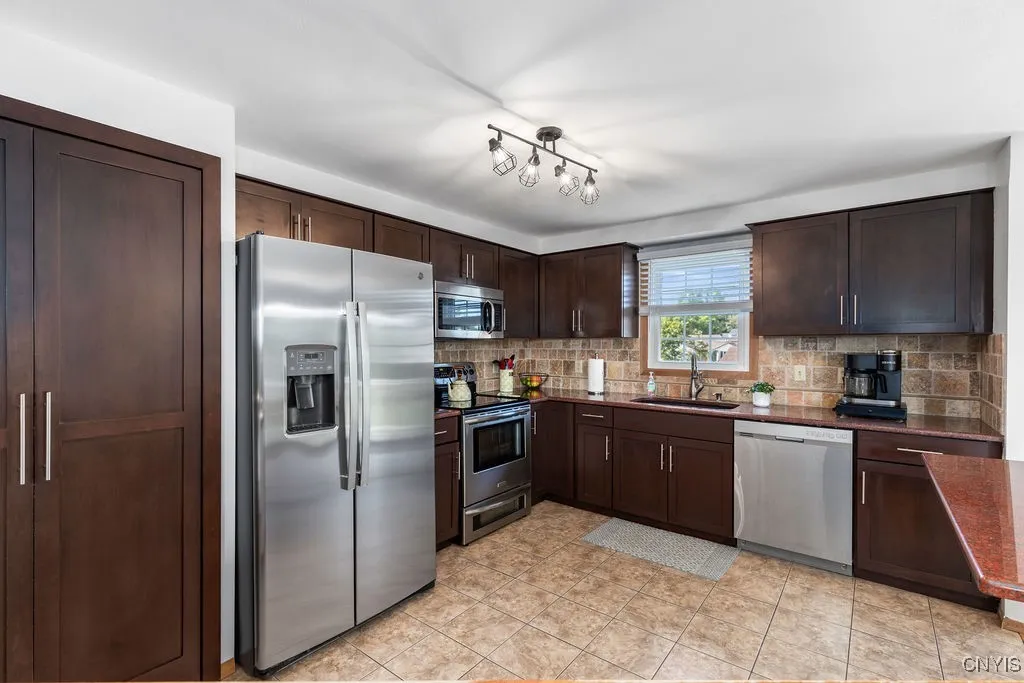 8145 Rapallo Way, Clay, New York 13041, Clay, New York 13041, 3 Bedrooms Bedrooms, 7 Rooms Rooms,1 BathroomBathrooms,Residential,Closed,8145 Rapallo Way, Clay, New York 13041,0,S1626644