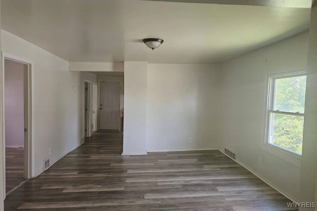 1504 William Street, Buffalo, New York 14206, Buffalo, New York 14206, 3 Bedrooms Bedrooms, 6 Rooms Rooms,1 BathroomBathrooms,Residential Lease,For Rent,1504 William Street, Buffalo, New York 14206,B1626655