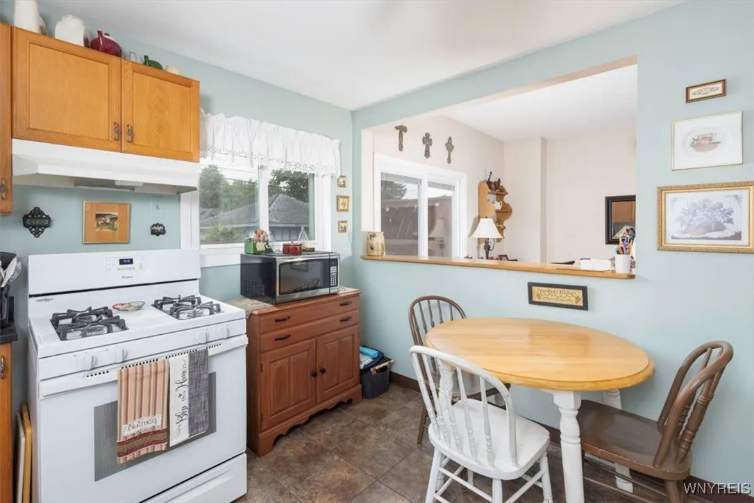 34 Downing Street, Buffalo, New York 14220, Buffalo, New York 14220, 3 Bedrooms Bedrooms, 6 Rooms Rooms,1 BathroomBathrooms,Residential,For Sale,34 Downing Street, Buffalo, New York 14220,B1625785