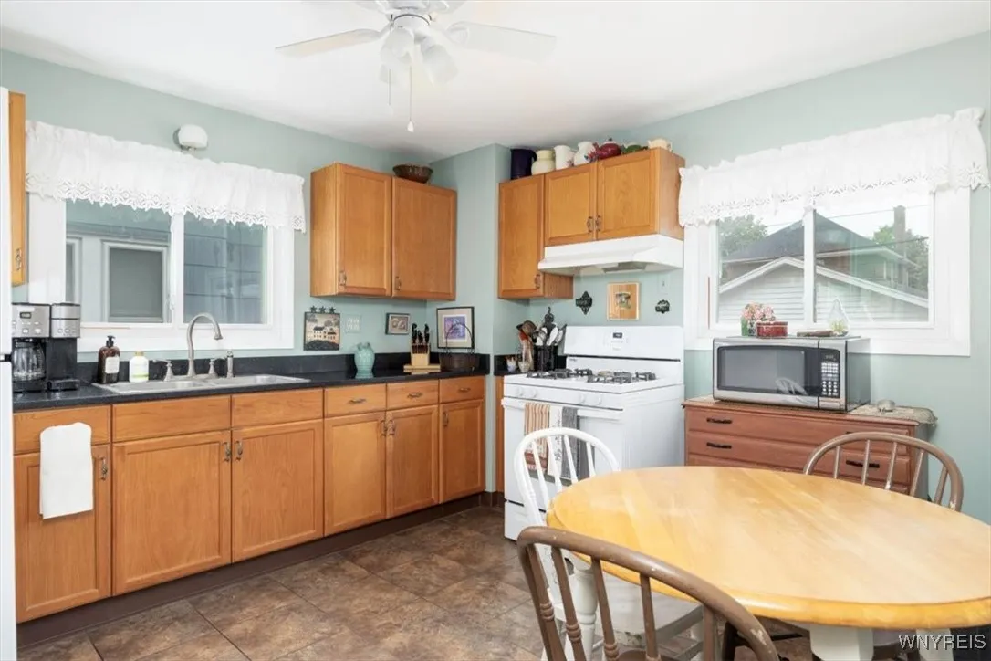 34 Downing Street, Buffalo, New York 14220, Buffalo, New York 14220, 3 Bedrooms Bedrooms, 6 Rooms Rooms,1 BathroomBathrooms,Residential,For Sale,34 Downing Street, Buffalo, New York 14220,B1625785