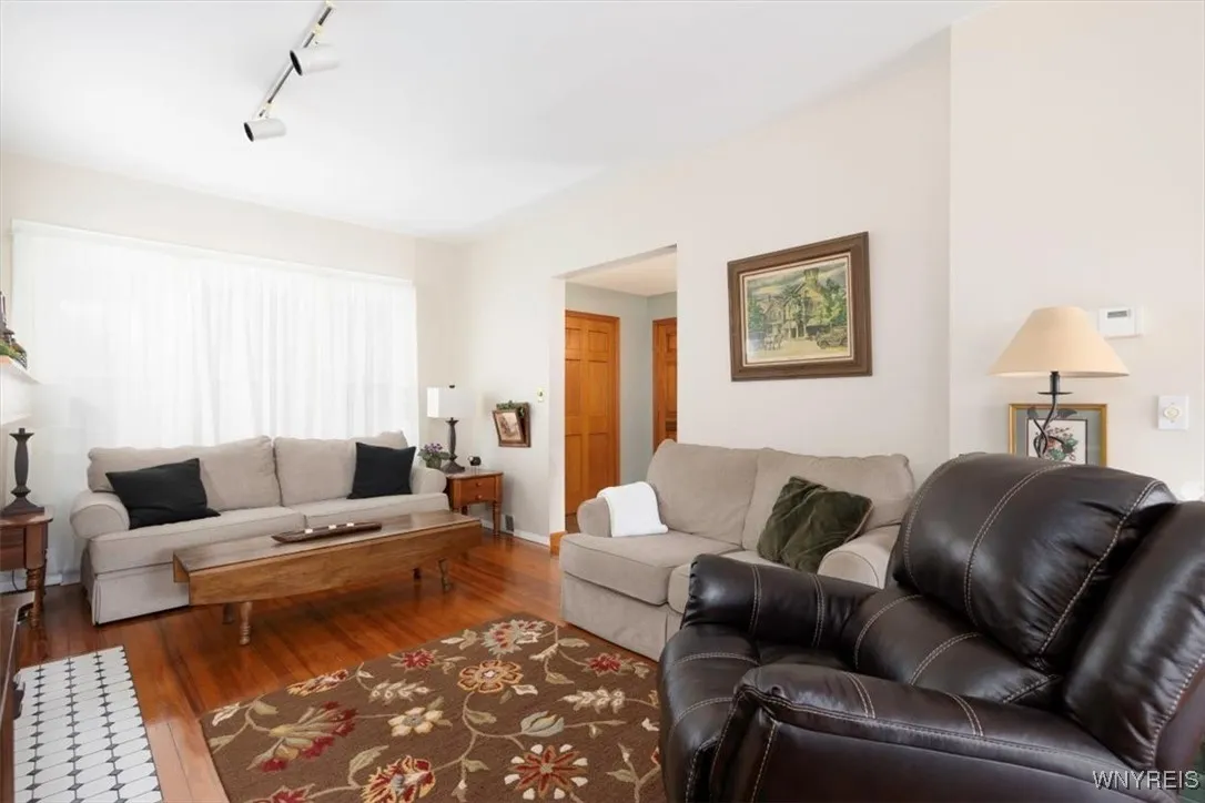 34 Downing Street, Buffalo, New York 14220, Buffalo, New York 14220, 3 Bedrooms Bedrooms, 6 Rooms Rooms,1 BathroomBathrooms,Residential,For Sale,34 Downing Street, Buffalo, New York 14220,B1625785