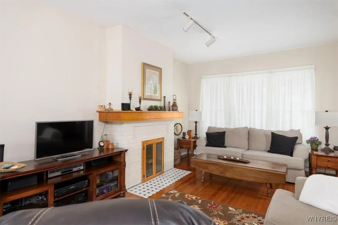 34 Downing Street, Buffalo, New York 14220, Buffalo, New York 14220, 3 Bedrooms Bedrooms, 6 Rooms Rooms,1 BathroomBathrooms,Residential,For Sale,34 Downing Street, Buffalo, New York 14220,B1625785