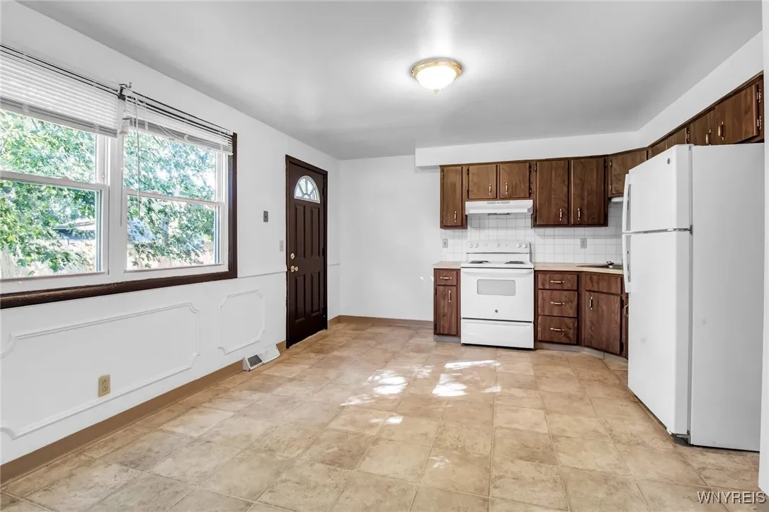 247 Glenhaven, Amherst, New York 14228, Amherst, New York 14228, 3 Bedrooms Bedrooms, 4 Rooms Rooms,1 BathroomBathrooms,Residential Lease,For Rent,247 Glenhaven, Amherst, New York 14228,B1626705