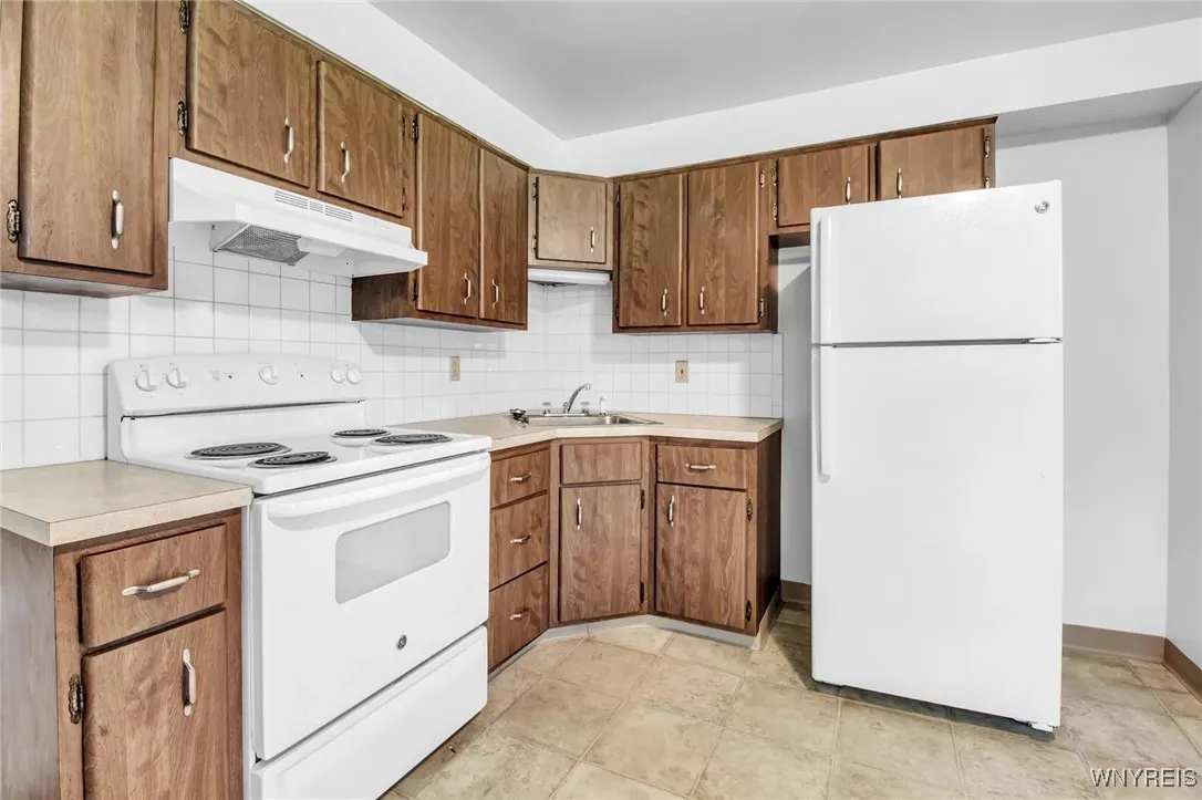 247 Glenhaven, Amherst, New York 14228, Amherst, New York 14228, 3 Bedrooms Bedrooms, 4 Rooms Rooms,1 BathroomBathrooms,Residential Lease,For Rent,247 Glenhaven, Amherst, New York 14228,B1626705