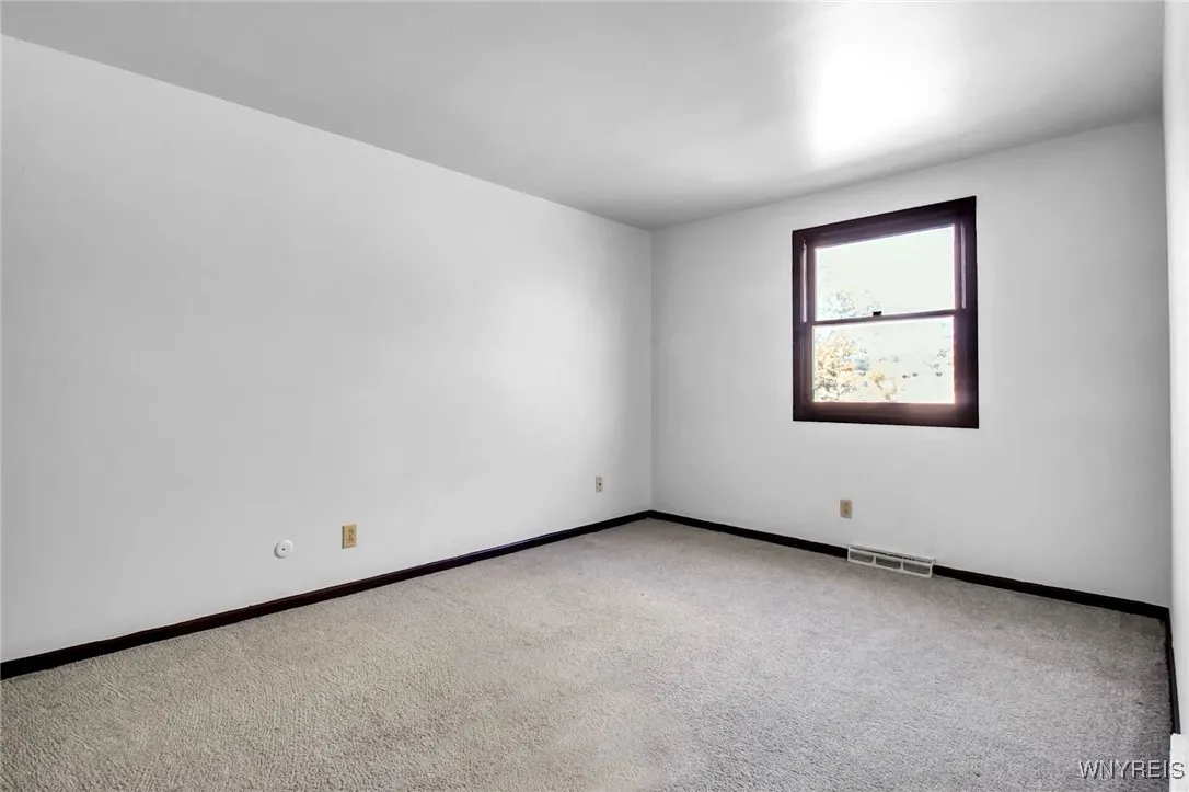 247 Glenhaven, Amherst, New York 14228, Amherst, New York 14228, 3 Bedrooms Bedrooms, 4 Rooms Rooms,1 BathroomBathrooms,Residential Lease,For Rent,247 Glenhaven, Amherst, New York 14228,B1626705