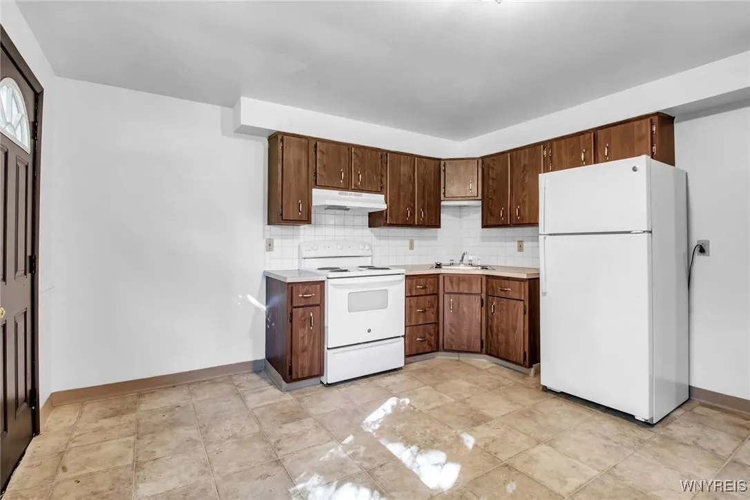 247 Glenhaven, Amherst, New York 14228, Amherst, New York 14228, 3 Bedrooms Bedrooms, 4 Rooms Rooms,1 BathroomBathrooms,Residential Lease,For Rent,247 Glenhaven, Amherst, New York 14228,B1626705