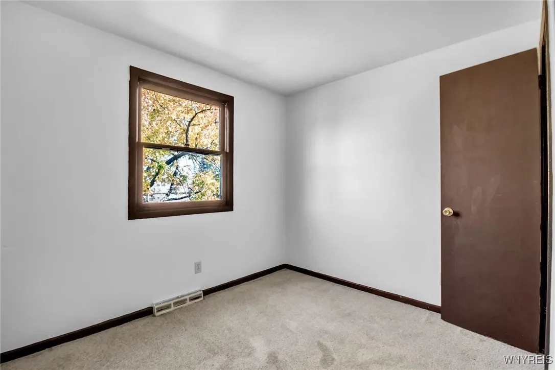 247 Glenhaven, Amherst, New York 14228, Amherst, New York 14228, 3 Bedrooms Bedrooms, 4 Rooms Rooms,1 BathroomBathrooms,Residential Lease,For Rent,247 Glenhaven, Amherst, New York 14228,B1626705
