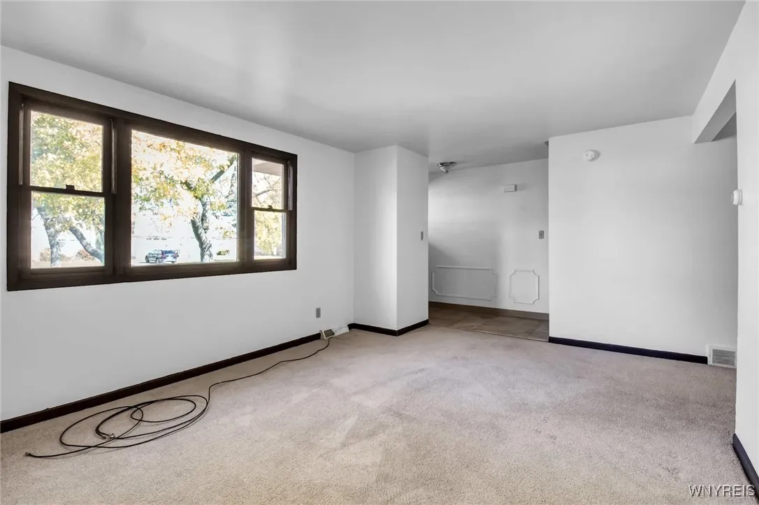 247 Glenhaven, Amherst, New York 14228, Amherst, New York 14228, 3 Bedrooms Bedrooms, 4 Rooms Rooms,1 BathroomBathrooms,Residential Lease,For Rent,247 Glenhaven, Amherst, New York 14228,B1626705