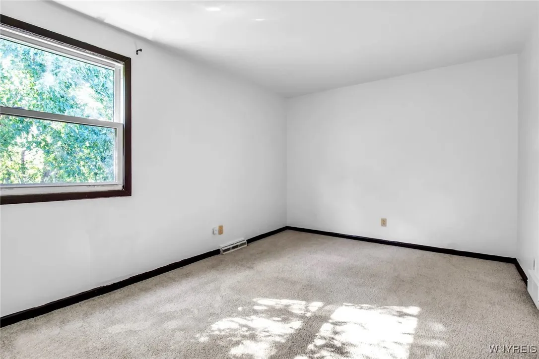 247 Glenhaven, Amherst, New York 14228, Amherst, New York 14228, 3 Bedrooms Bedrooms, 4 Rooms Rooms,1 BathroomBathrooms,Residential Lease,For Rent,247 Glenhaven, Amherst, New York 14228,B1626705