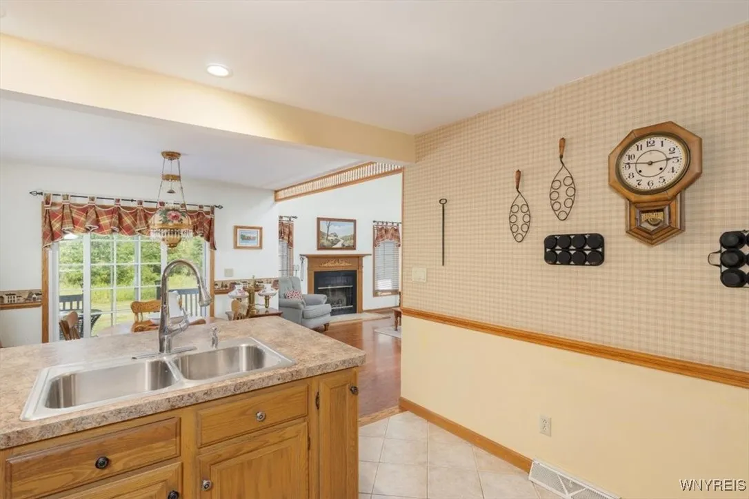 191 Bridle Path, Orchard Park, New York 14127, Orchard Park, New York 14127, 2 Bedrooms Bedrooms, 7 Rooms Rooms,2 BathroomsBathrooms,Residential,For Sale,191 Bridle Path, Orchard Park, New York 14127,B1623201
