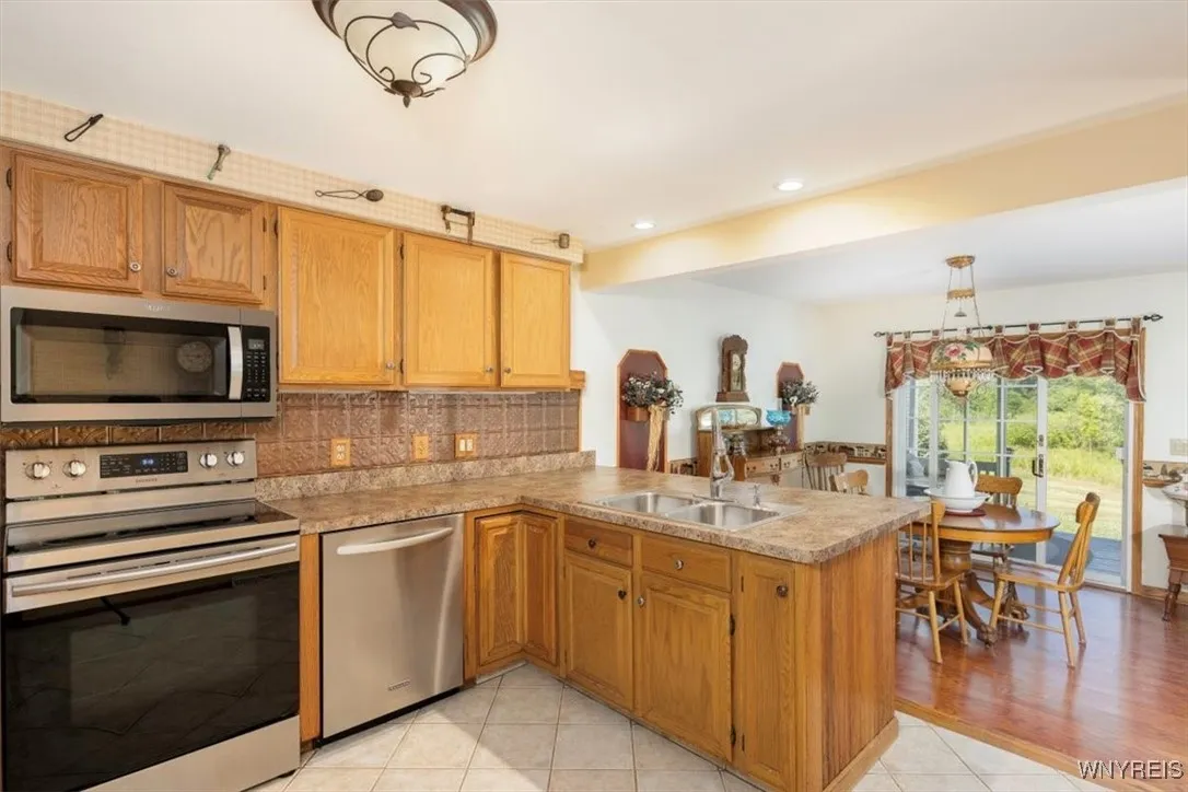 191 Bridle Path, Orchard Park, New York 14127, Orchard Park, New York 14127, 2 Bedrooms Bedrooms, 7 Rooms Rooms,2 BathroomsBathrooms,Residential,For Sale,191 Bridle Path, Orchard Park, New York 14127,B1623201