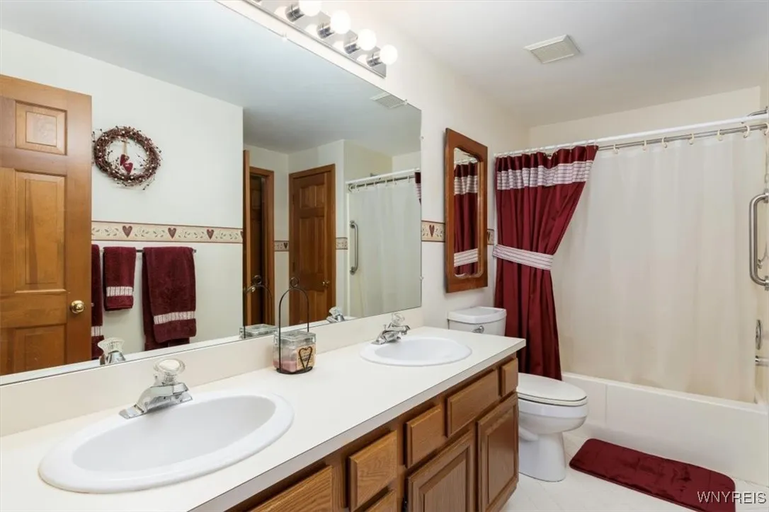191 Bridle Path, Orchard Park, New York 14127, Orchard Park, New York 14127, 2 Bedrooms Bedrooms, 7 Rooms Rooms,2 BathroomsBathrooms,Residential,For Sale,191 Bridle Path, Orchard Park, New York 14127,B1623201
