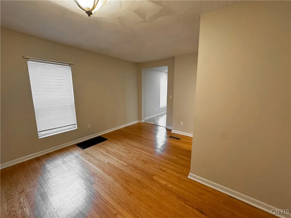 27 Greenman Avenue 1, Whitestown, New York 13417, Whitestown, New York 13417, 2 Bedrooms Bedrooms, 7 Rooms Rooms,1 BathroomBathrooms,Residential Lease,For Rent,27 Greenman Avenue 1, Whitestown, New York 13417,S1626594