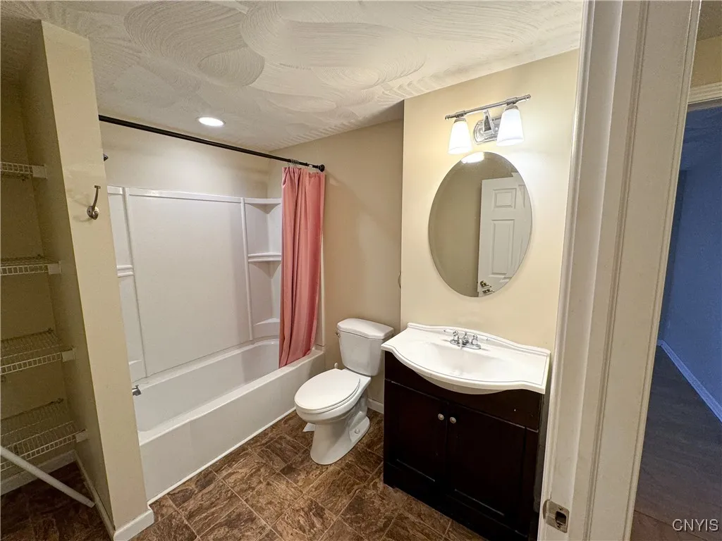 27 Greenman Avenue 1, Whitestown, New York 13417, Whitestown, New York 13417, 2 Bedrooms Bedrooms, 7 Rooms Rooms,1 BathroomBathrooms,Residential Lease,For Rent,27 Greenman Avenue 1, Whitestown, New York 13417,S1626594