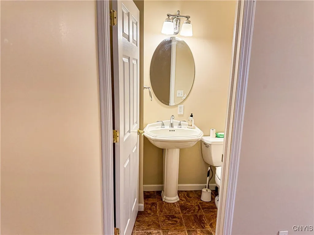 27 Greenman Avenue 1, Whitestown, New York 13417, Whitestown, New York 13417, 2 Bedrooms Bedrooms, 7 Rooms Rooms,1 BathroomBathrooms,Residential Lease,For Rent,27 Greenman Avenue 1, Whitestown, New York 13417,S1626594