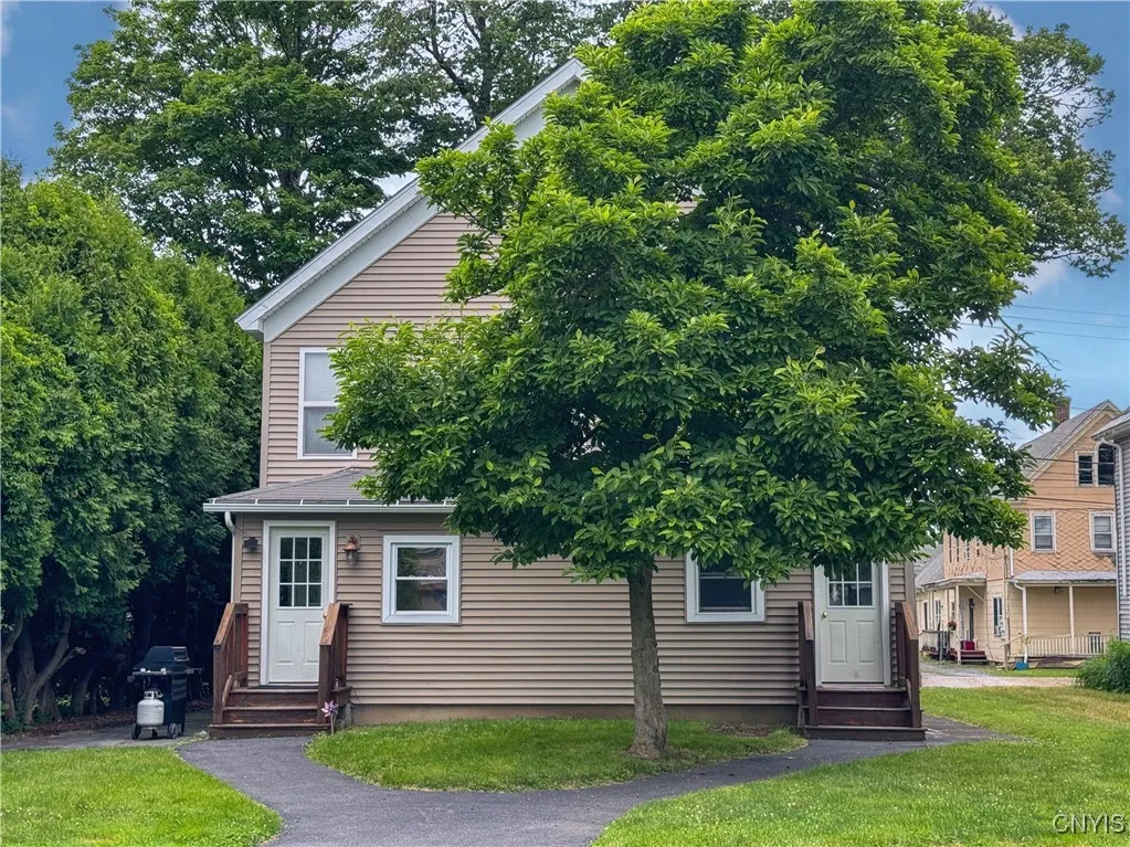 27 Greenman Avenue 1, Whitestown, New York 13417, Whitestown, New York 13417, 2 Bedrooms Bedrooms, 7 Rooms Rooms,1 BathroomBathrooms,Residential Lease,For Rent,27 Greenman Avenue 1, Whitestown, New York 13417,S1626594