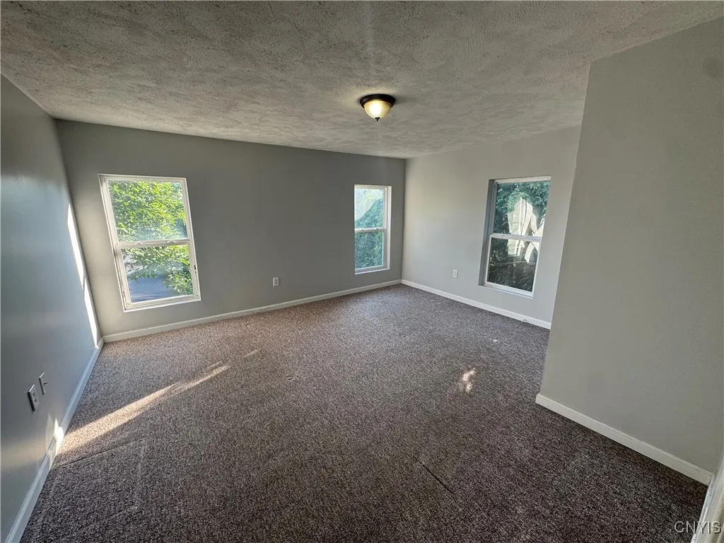 27 Greenman Avenue 2, Whitestown, New York 13417, Whitestown, New York 13417, 2 Bedrooms Bedrooms, 7 Rooms Rooms,1 BathroomBathrooms,Residential Lease,For Rent,27 Greenman Avenue 2, Whitestown, New York 13417,S1626597