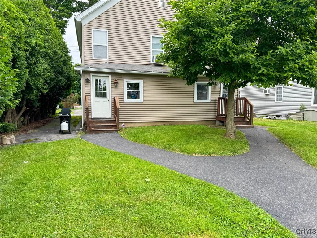 27 Greenman Avenue 2, Whitestown, New York 13417, Whitestown, New York 13417, 2 Bedrooms Bedrooms, 7 Rooms Rooms,1 BathroomBathrooms,Residential Lease,For Rent,27 Greenman Avenue 2, Whitestown, New York 13417,S1626597
