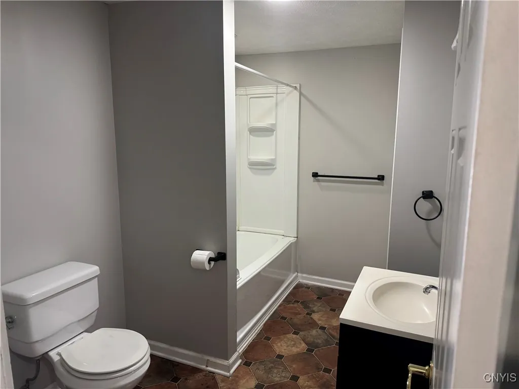 27 Greenman Avenue 2, Whitestown, New York 13417, Whitestown, New York 13417, 2 Bedrooms Bedrooms, 7 Rooms Rooms,1 BathroomBathrooms,Residential Lease,For Rent,27 Greenman Avenue 2, Whitestown, New York 13417,S1626597