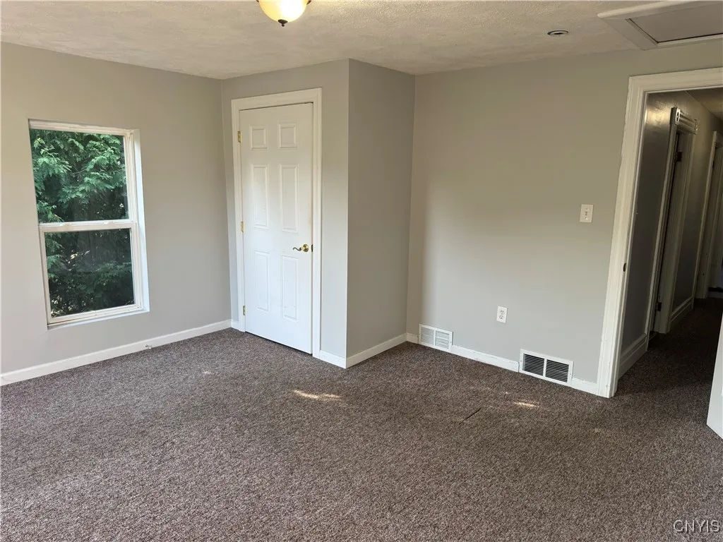 27 Greenman Avenue 2, Whitestown, New York 13417, Whitestown, New York 13417, 2 Bedrooms Bedrooms, 7 Rooms Rooms,1 BathroomBathrooms,Residential Lease,For Rent,27 Greenman Avenue 2, Whitestown, New York 13417,S1626597