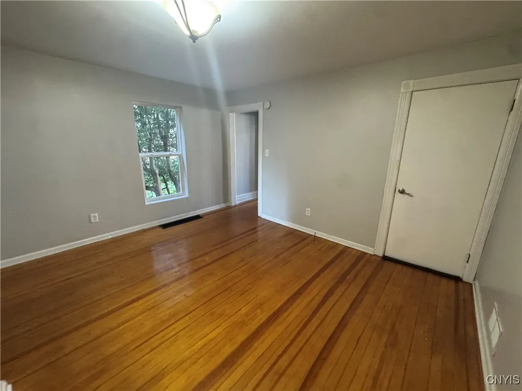 27 Greenman Avenue 2, Whitestown, New York 13417, Whitestown, New York 13417, 2 Bedrooms Bedrooms, 7 Rooms Rooms,1 BathroomBathrooms,Residential Lease,For Rent,27 Greenman Avenue 2, Whitestown, New York 13417,S1626597
