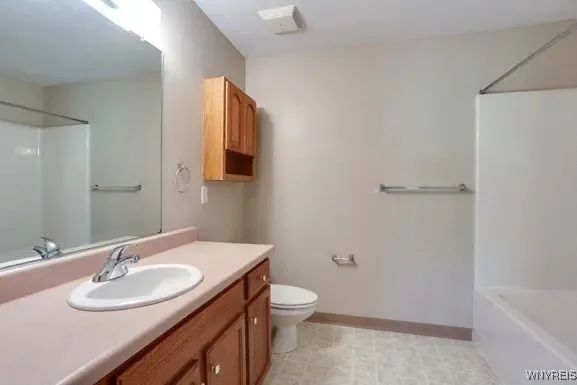 25 #5 Stonington Lane, Amherst, New York 14068, Amherst, New York 14068, 2 Bedrooms Bedrooms, 5 Rooms Rooms,2 BathroomsBathrooms,Residential Lease,For Rent,25 #5 Stonington Lane, Amherst, New York 14068,B1626729
