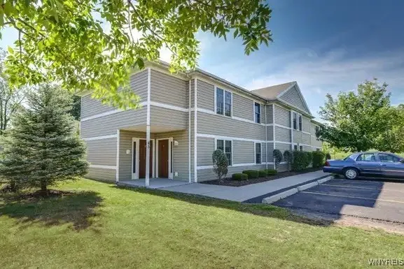 25 #5 Stonington Lane, Amherst, New York 14068, Amherst, New York 14068, 2 Bedrooms Bedrooms, 5 Rooms Rooms,2 BathroomsBathrooms,Residential Lease,For Rent,25 #5 Stonington Lane, Amherst, New York 14068,B1626729
