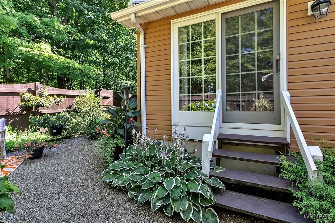 Steps from kitchen to patio