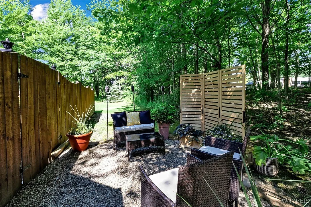 Seating area at side