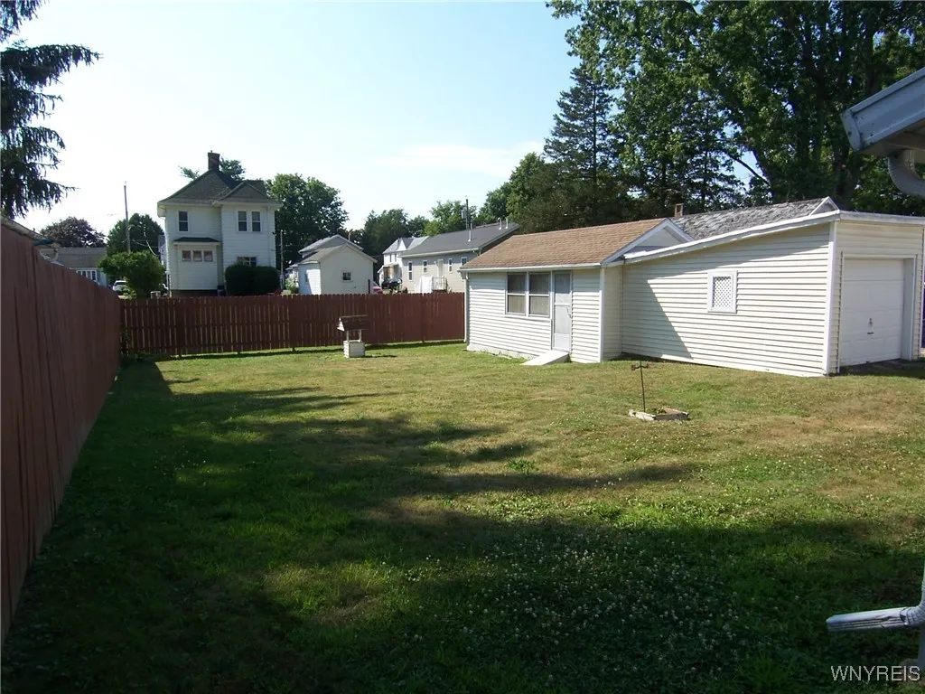 12 Linwood Avenue, Batavia City, New York 14020, Batavia City, New York 14020, 1 Bedroom Bedrooms, 4 Rooms Rooms,1 BathroomBathrooms,Residential,Closed,12 Linwood Avenue, Batavia City, New York 14020,0,B1626460