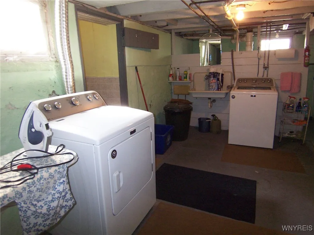 12 Linwood Avenue, Batavia City, New York 14020, Batavia City, New York 14020, 1 Bedroom Bedrooms, 4 Rooms Rooms,1 BathroomBathrooms,Residential,Closed,12 Linwood Avenue, Batavia City, New York 14020,0,B1626460