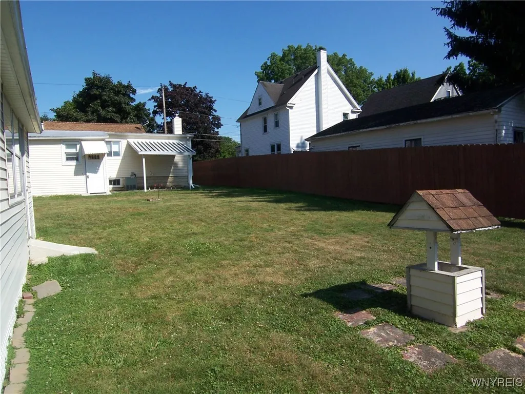 12 Linwood Avenue, Batavia City, New York 14020, Batavia City, New York 14020, 1 Bedroom Bedrooms, 4 Rooms Rooms,1 BathroomBathrooms,Residential,Closed,12 Linwood Avenue, Batavia City, New York 14020,0,B1626460