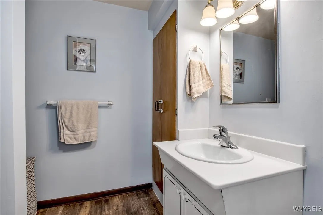 Cottage Full Bathroom