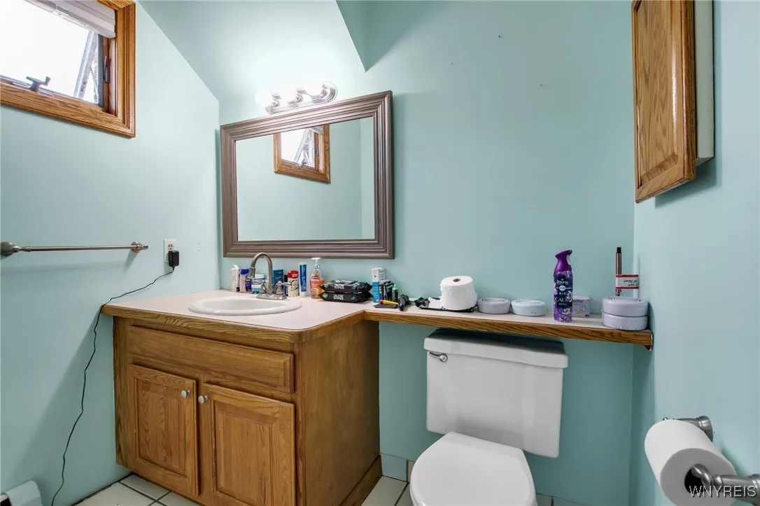 First Floor 1/2 Bathroom