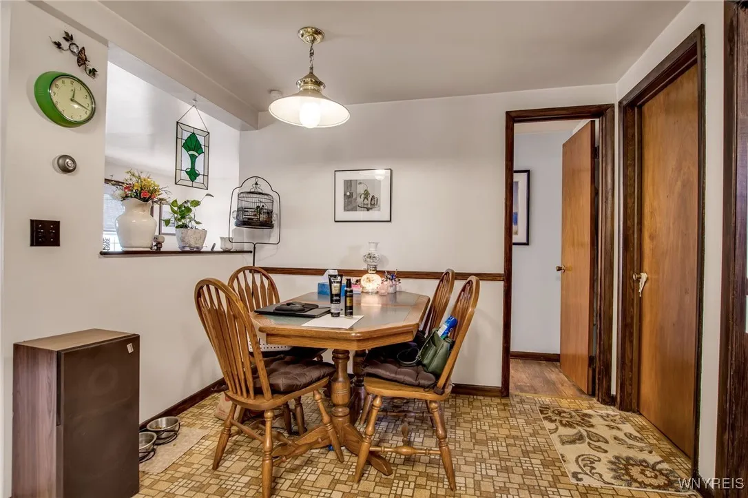 Cottage Dining Area