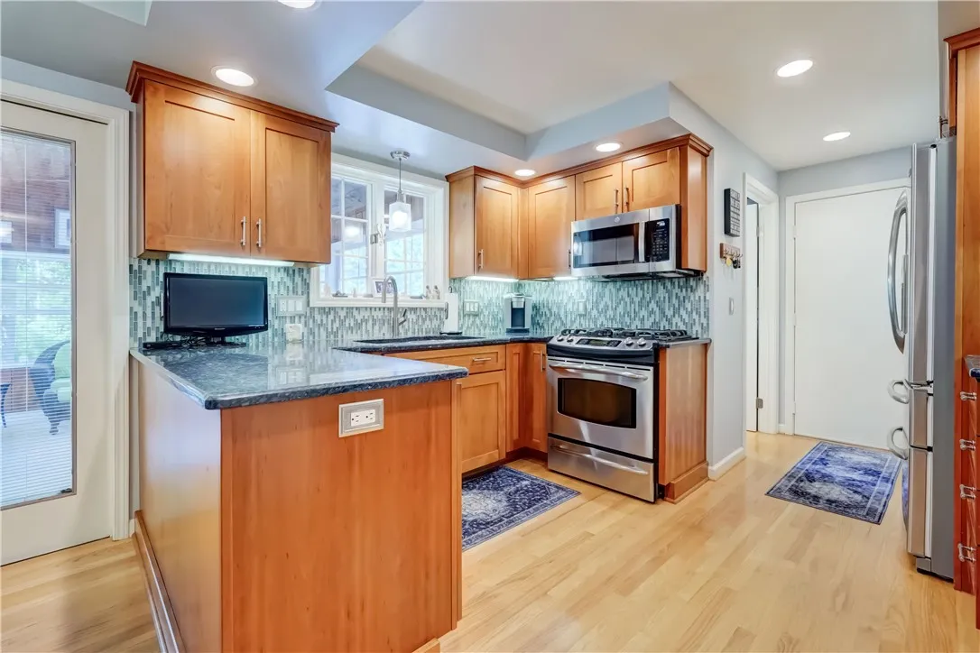 5713 Lincoln Road, Ontario, New York 14519, Ontario, New York 14519, 4 Bedrooms Bedrooms, 8 Rooms Rooms,2 BathroomsBathrooms,Residential,Closed,5713 Lincoln Road, Ontario, New York 14519,0,R1626320