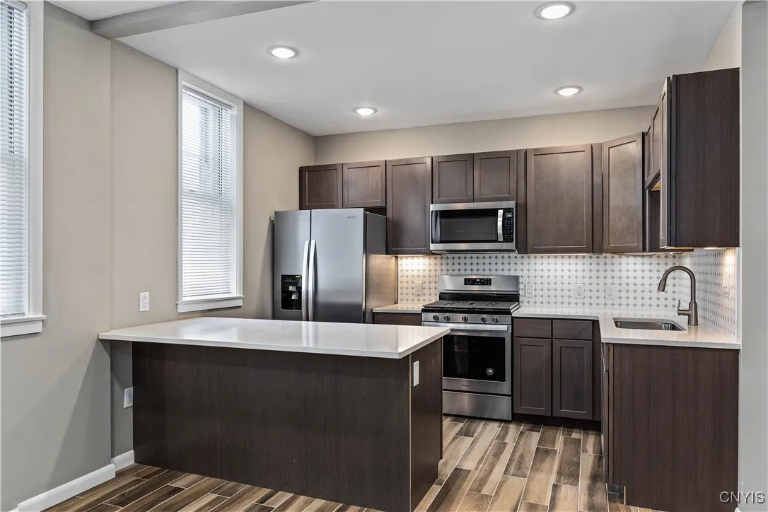 2118 East Genesee Street 202, Syracuse, New York 1, Syracuse, New York 13210, 2 Bedrooms Bedrooms, 4 Rooms Rooms,1 BathroomBathrooms,Residential Lease,For Rent,2118 East Genesee Street 202, Syracuse, New York 1,S1626781