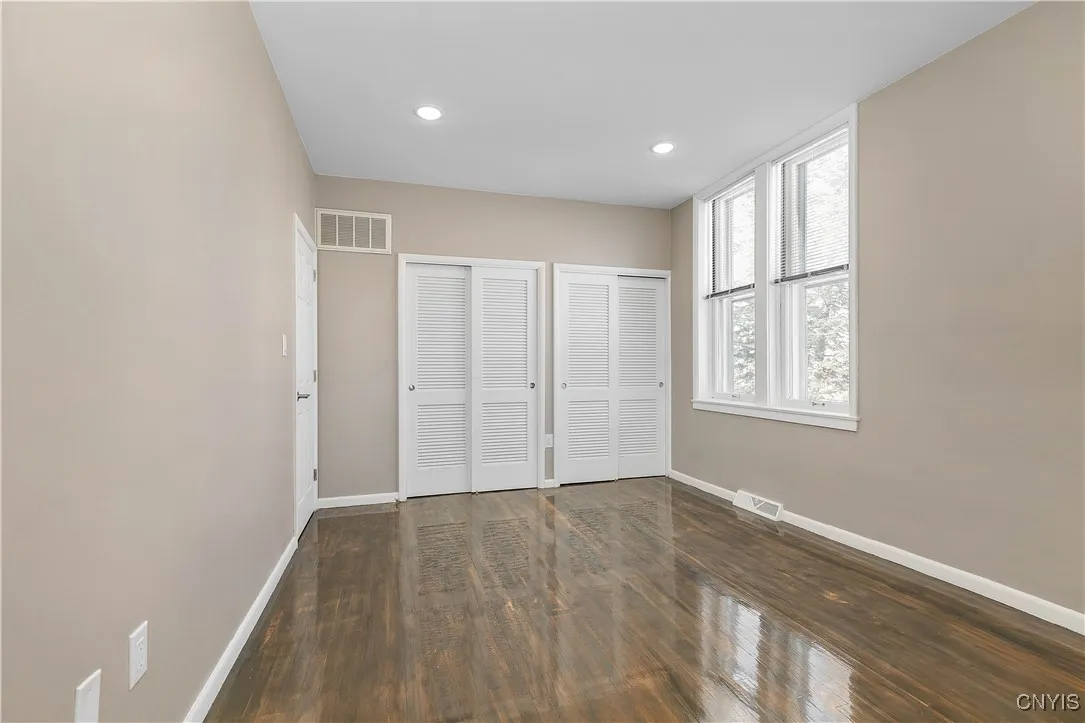 2118 East Genesee Street 202, Syracuse, New York 1, Syracuse, New York 13210, 2 Bedrooms Bedrooms, 4 Rooms Rooms,1 BathroomBathrooms,Residential Lease,For Rent,2118 East Genesee Street 202, Syracuse, New York 1,S1626781