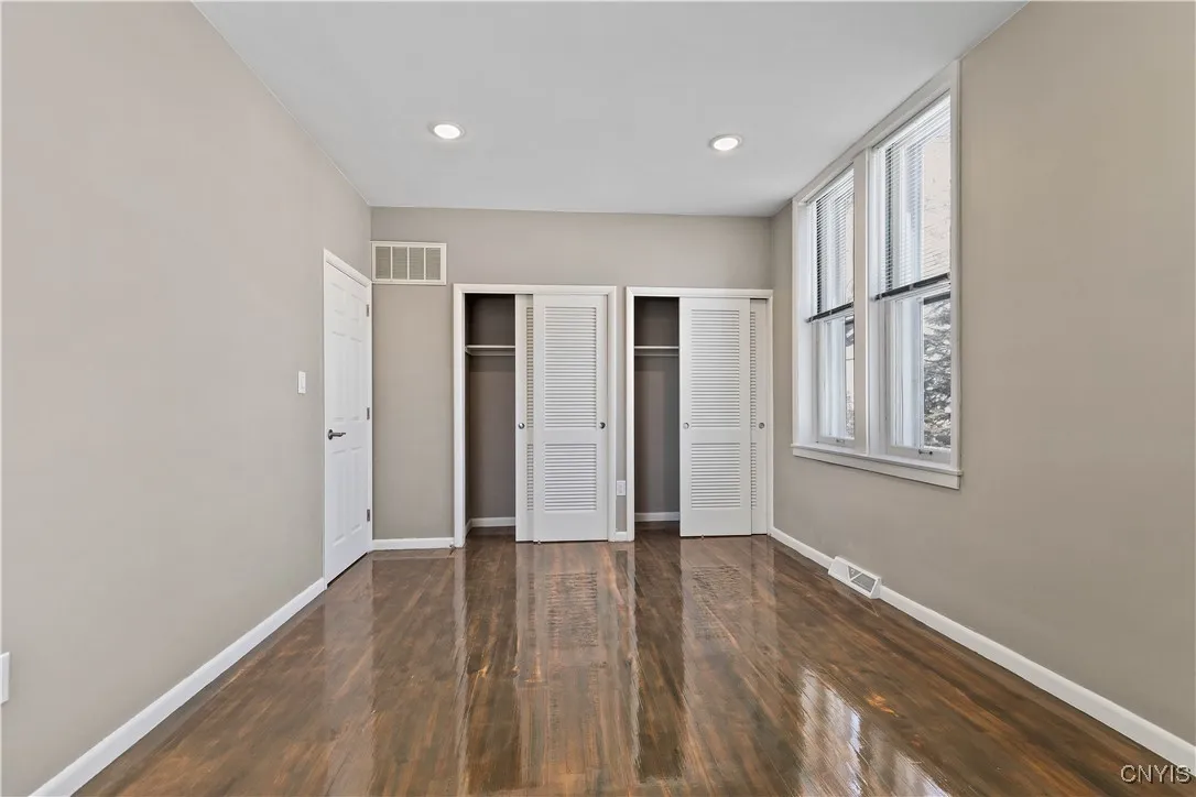 2118 East Genesee Street 202, Syracuse, New York 1, Syracuse, New York 13210, 2 Bedrooms Bedrooms, 4 Rooms Rooms,1 BathroomBathrooms,Residential Lease,For Rent,2118 East Genesee Street 202, Syracuse, New York 1,S1626781